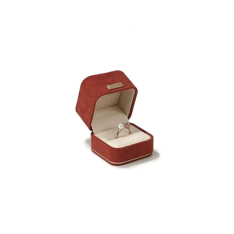 Carmine ring box, 6.5 cm, open