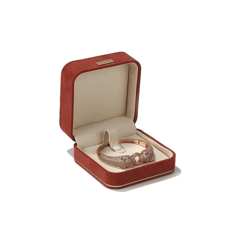 Carmine bracelet and bangle box, 9.5 cm, open